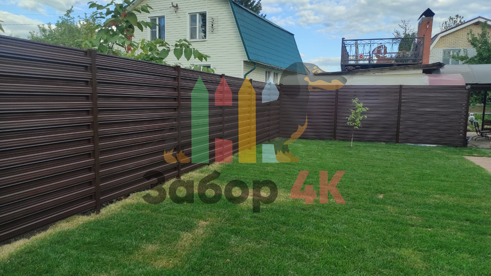 Забор между соседями по закону в ИЖС, СНТ, ЛПХ — Высота, расстояние от забора и иные нормы